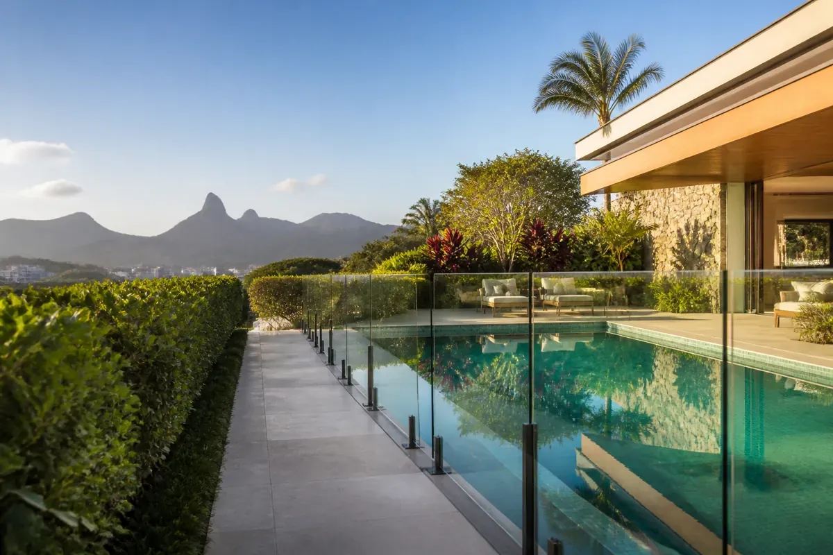 Guarda-corpo de vidro para piscina — Vidraçaria Taguatinga Lumus, Distrito Federal